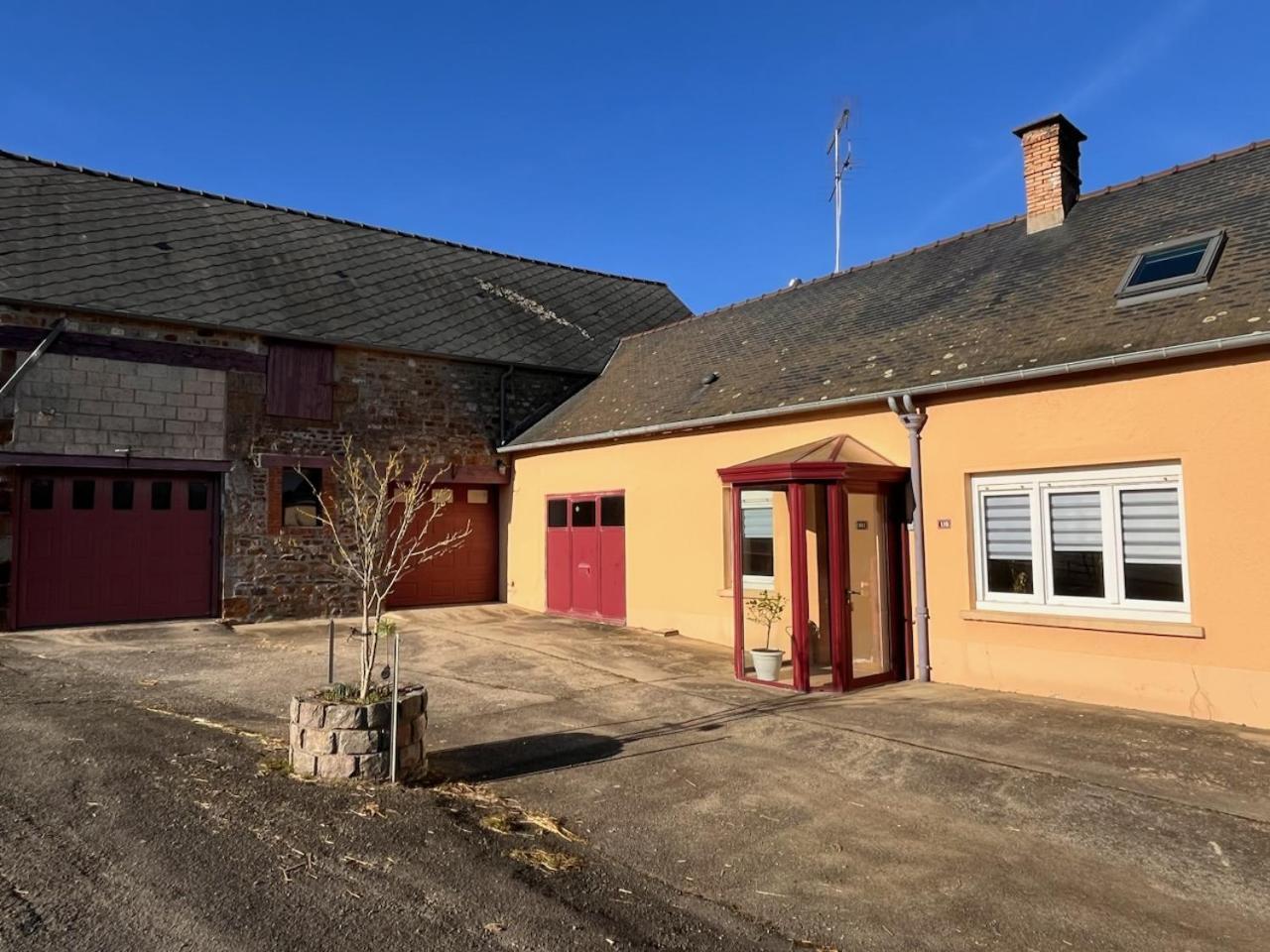Maison De Famille Pre-en-Pail-Saint-Samson Exterior foto